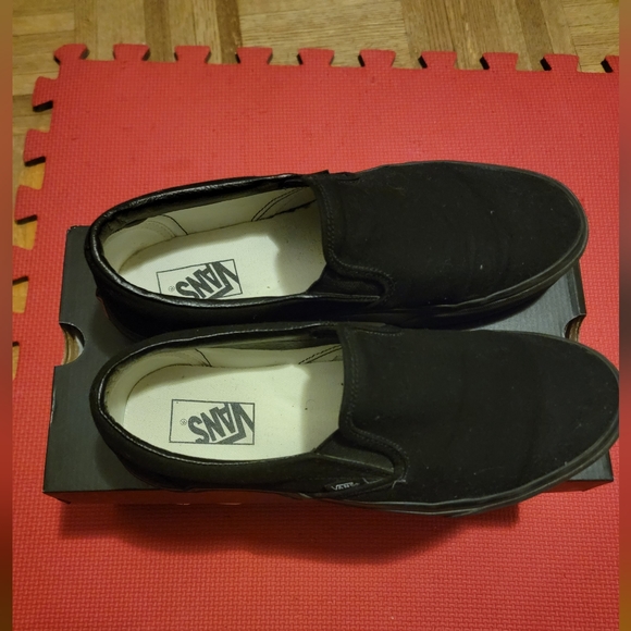 SOLD || Vans Unisex Classic Slip On Shoes - Picture 3 of 8